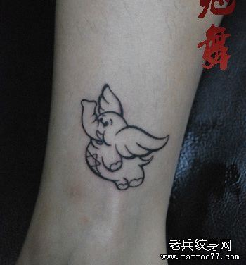 女孩子腿部可爱的图腾小象纹身图案