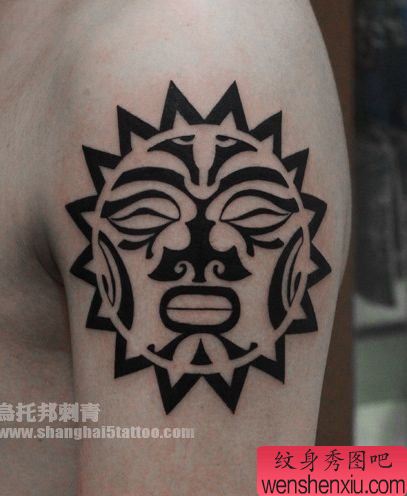 手臂部落图腾太阳纹身图案