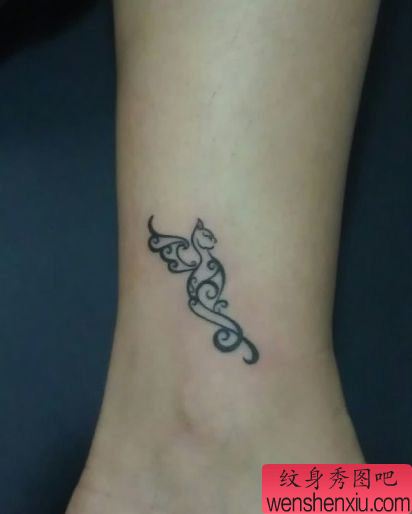 女孩子腿部图腾小猫咪纹身图案
