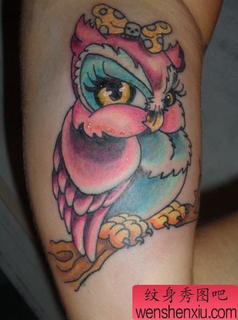 一幅可爱的欧美风格猫头鹰纹身图案
