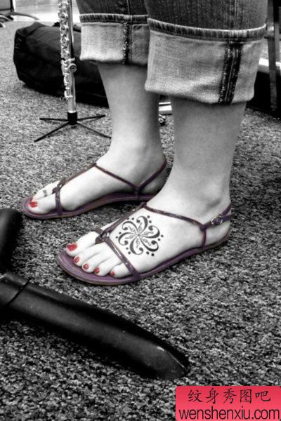 女生脚背流行好看的图腾纹身图案