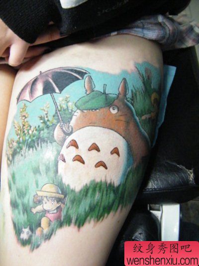 女生腿部卡通龙猫纹身图案
