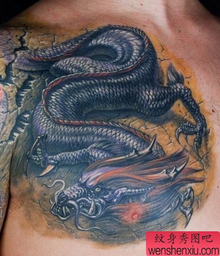 胸部超帅的一幅龙纹身图案