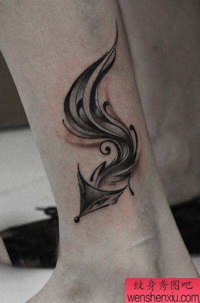 女生喜欢的腿部抽象小狐狸纹身图案