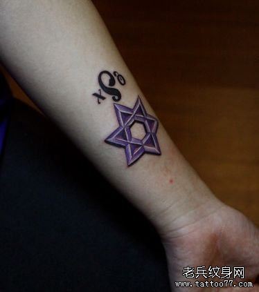 女孩子小手臂彩色六芒星纹身图案