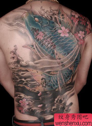 好看的满背鲤鱼纹身图案