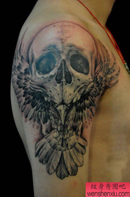 男性手臂帅气的骷髅纹身图案