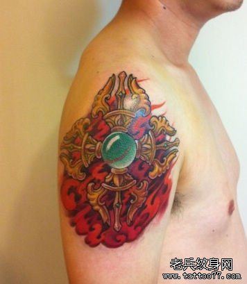 手部一幅宗教金刚杵纹身图案