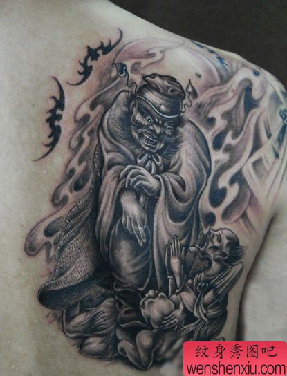 男性背部超酷的钟馗纹身图案