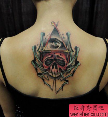 美女背部另类超酷的骷髅纹身图案
