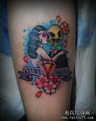 手臂一幅另类的钻石美女骷髅纹身图案