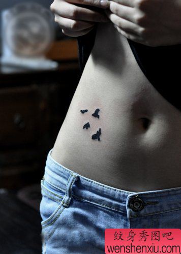 美女腹部简单好看的鸽子纹身图案