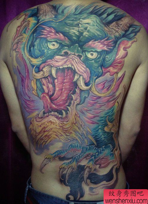 超酷的满背彩色龙头纹身图案