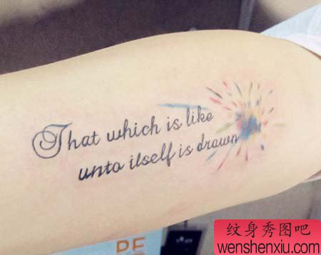 手臂好看的喷墨与字母纹身图案