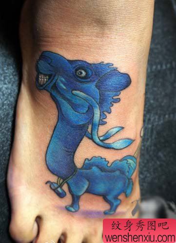 脚背可爱的骆驼纹身图案