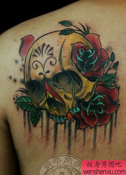 男生背部好看的骷髅纹身图案