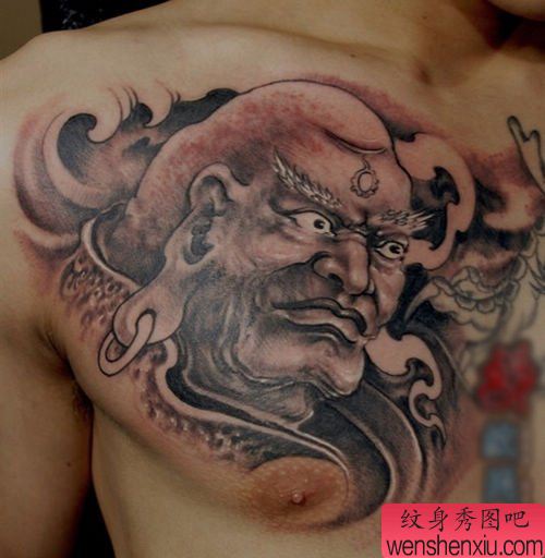 胸部一幅经典的罗汉纹身图案