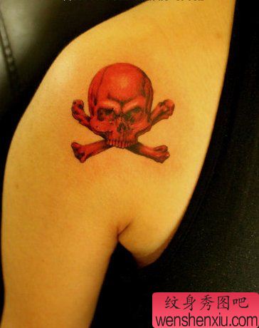 肩膀处好看的彩色骷髅纹身图案