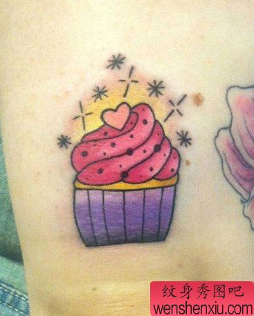 一幅彩色冰激凌纹身图案