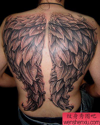 漂亮的满背翅膀纹身图案