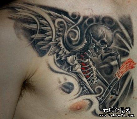 胸部经典帅气的骷髅纹身图案