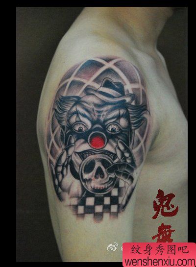 手臂一幅帅气的小丑纹身图案
