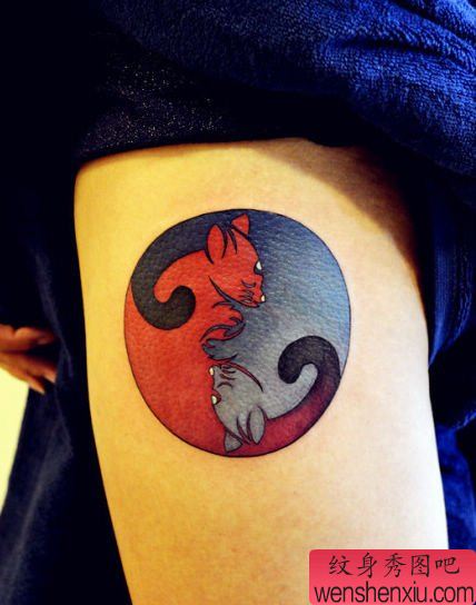 一幅八卦形状的图腾老鼠纹身图案