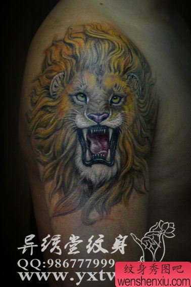 手臂超帅的彩色狮头纹身图案