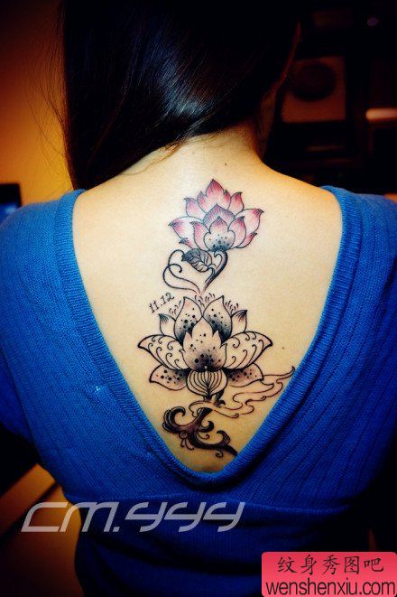 女孩子背部唯美好看的莲花纹身图案