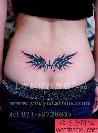 美女腰部精美的图腾翅膀纹身图案
