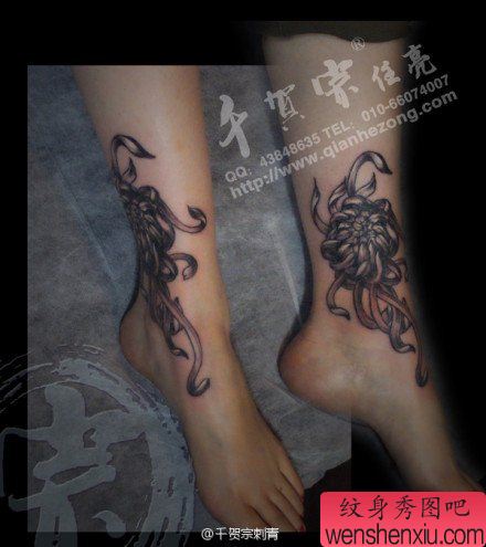 女生脚腕处唯美的黑灰菊花纹身图案