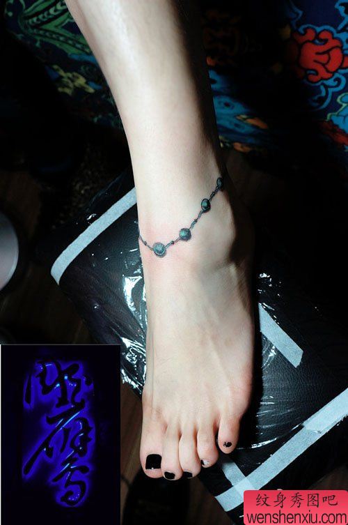 美女脚部好看流行的脚链纹身图案