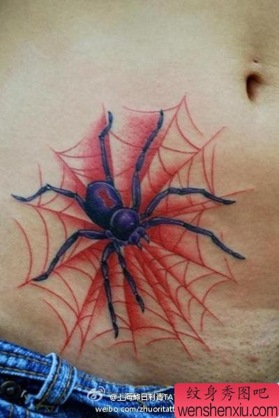 男生腹部帅气的蜘蛛与蜘蛛网纹身图案