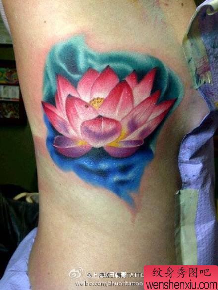 惊艳的彩色莲花纹身图案