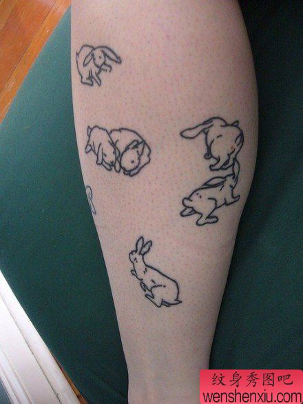 腿部简单可爱的小兔子纹身图案
