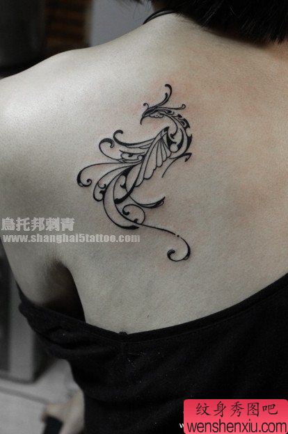 美女肩背好看的图腾凤凰纹身图案