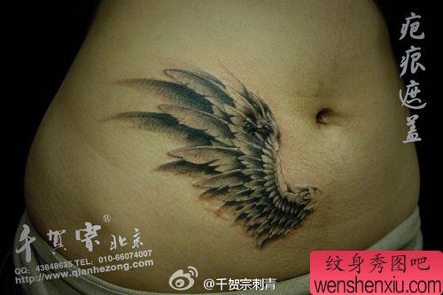 女性腹部疤痕遮盖—翅膀纹身图案