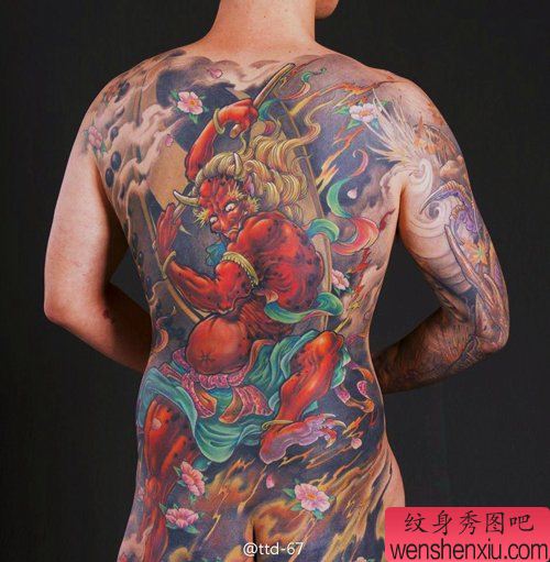 一幅超酷的满背雷神纹身图案