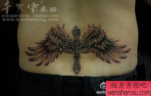 腰部精美的十字架翅膀纹身图案