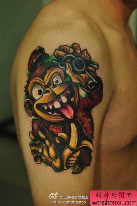 男生手臂经典的猴子纹身图案