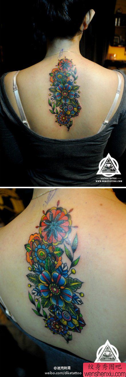 女生背部流行好看的花卉纹身图案