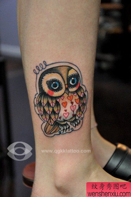 女生腿部萌的猫头鹰纹身图案