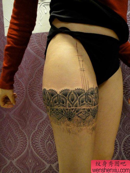 女生腿部性感精美的蕾丝纹身图案