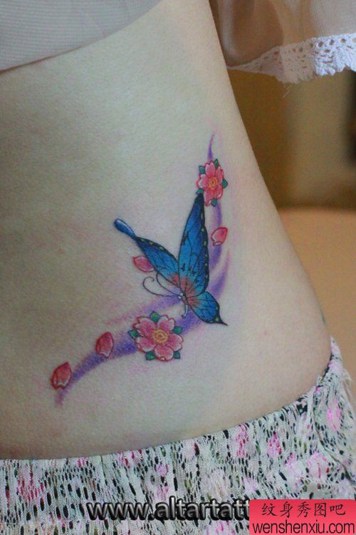 女生腰部漂亮好看的蝴蝶樱花纹身图案