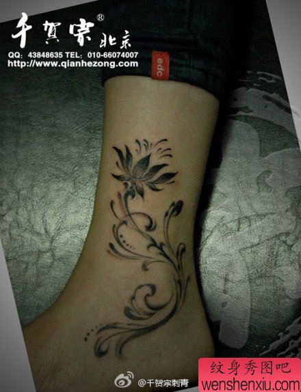 女生脚踝处唯美好看的莲花藤蔓纹身图案