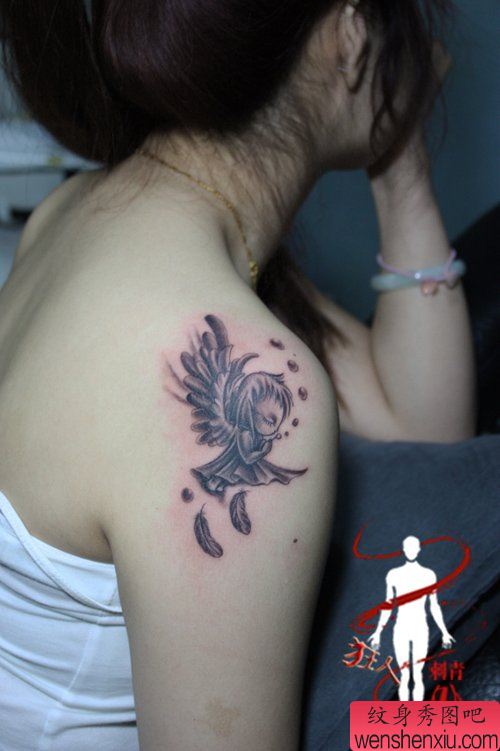 女生手臂卡哇伊的小天使纹身图案
