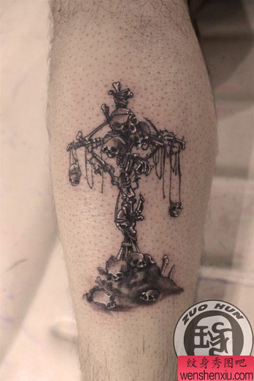 一幅腿部超酷的骷髅天秤座纹身图案