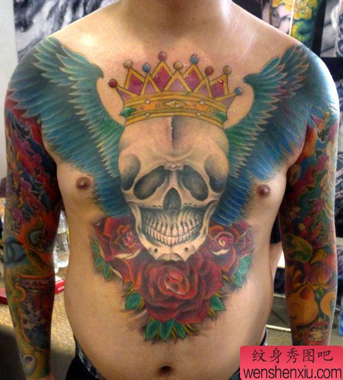 男生前胸超酷的骷髅翅膀纹身图案