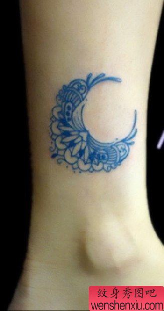 女生腿部好看的藤蔓月亮纹身图案