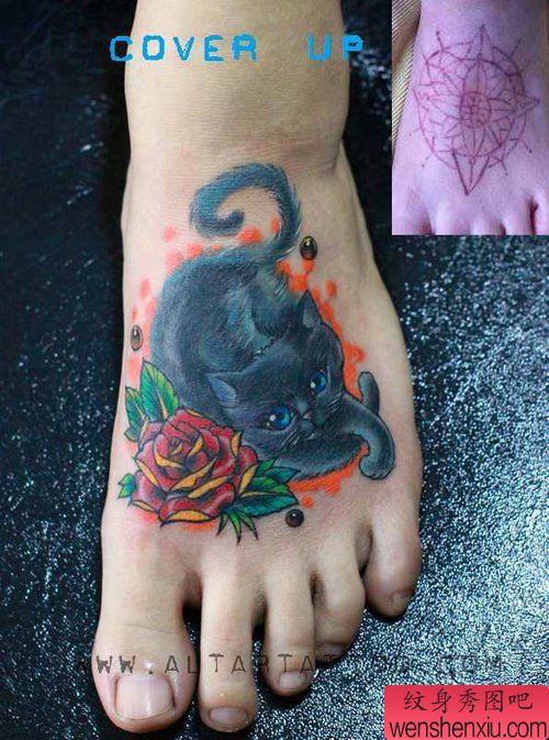 女生脚背可爱的猫咪纹身图案